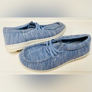 TOMMY BAHAMA youth size 3 blue summer slip on shoes